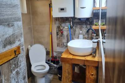 Kúpeľňa s toaletou a sprchovacím kútom, Minihouse, Košice