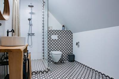 Kúpeľňa, podkrovie, Chata pri Belianskom tajchu, Banská Štiavnica