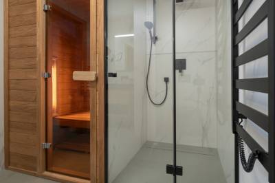 Kúpeľňa so sprchovacím kútom a infrasaunou, Apartmán Pod lanovkou, Vysoké Tatry