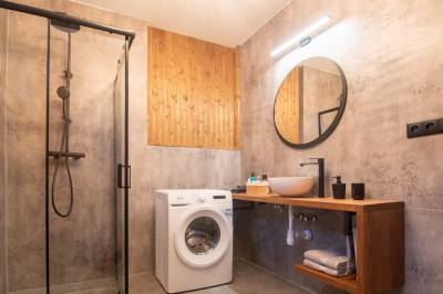 Apartmán Sydney - kúpeľňa so sprchovacím kútom a práčkou, Apartmány u Klokana, Liptovské Sliače