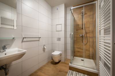 Apartmán Deluxe - kúpeľňa so sprchovacím kútom a toaletou, Zaži Apartmány Liptovský Ján, Liptovský Ján