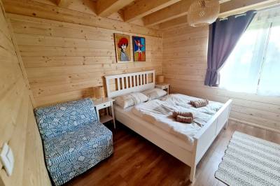 Spálňa s manželskou posteľou a prístelkou, Panorama Tatry Chalets, Veľká Lomnica