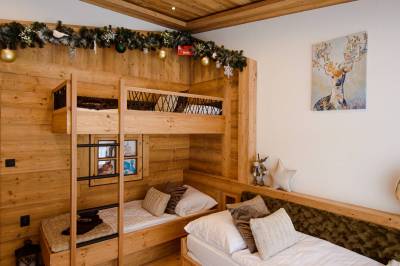 Spálňa s poschodovou a 1-lôžkovou posteľou, Chalets Valča - Chalet Bambi, Valča