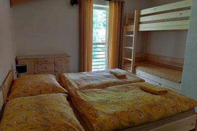 Spálňa s manželskou a poschodovou posteľou, Chata Natália, Demänovská Dolina