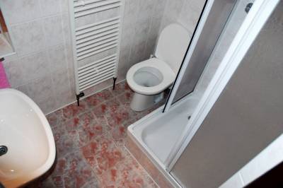 Kúpeľňa so sprchovacím kútom a toaletou, Chalupa Mima, Habovka