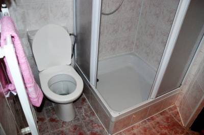 Kúpeľňa so sprchovacím kútom a toaletou, Chalupa Mima, Habovka