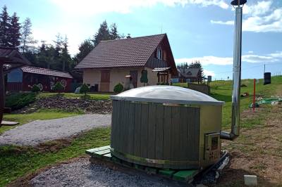 Ubytovanie s kaďou blízko lyžiarskeho strediska v Oravská Lesná – Kubínska, Chata MaJo 409, Oravská Lesná