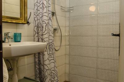Apartmán na poschodí – kúpeľňa so sprchovacím kútom, Ubytovanie pod Homôlkou, Jamník
