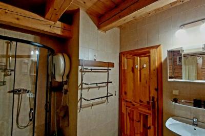 Kúpeľňa so sprchovacím kútom, Chata Raj, Hrabušice
