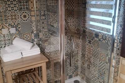 Kúpeľňa so sprchovacím kútom, Chata Snežienka, Oščadnica