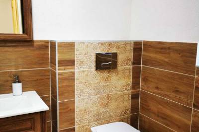 Kúpeľňa so sprchovacím kútom a toaletou, Chata Krpáčovo 3780, Horná Lehota