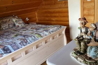 Spálňa s manželskou posteľou, Zrub Kubko, Liptovský Trnovec