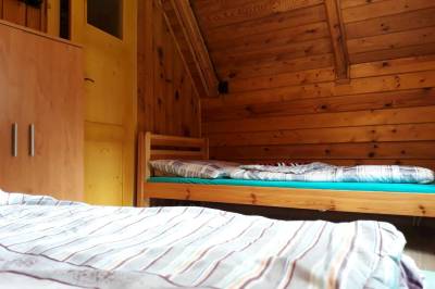 Spálňa s tromi 1-lôžkovými posteľami a prístelkou, Chata Stred Kubínska hoľa, Dolný Kubín