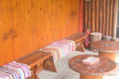 Sedenie a šípky v altánku v exteriéri ubytovania, Vila Rado, Smrečany