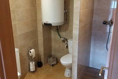 Kúpeľňa so sprchovacím kútom a toaletou, Chata Šimka, Oravská Lesná