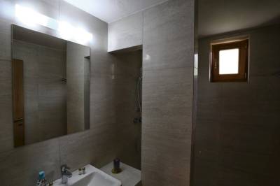 Kúpeľňa so sprchovacím kútom, Villa Dudinka, Dudince