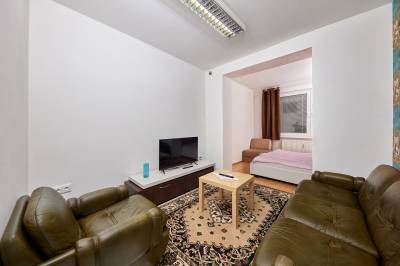 Obývačka s gaučom a TV, Destiny apartment, Bratislava