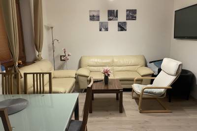Apartmán - obývačka s gaučom a TV, Apartmán LOSONCI NESVADY, Nesvady