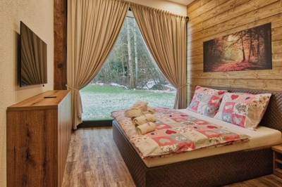 Spálňa s manželskou posteľou, Mountain Chalets - Chalet Diviak, Valča