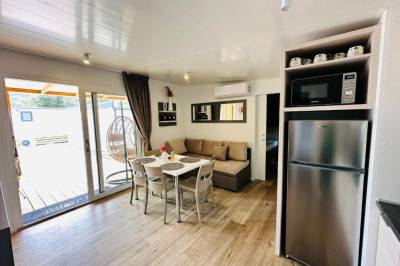 3-spálňový dom - kuchyňa s jedálenským sedením, Brand new mobile house - Soline Beach, Biograd na Moru