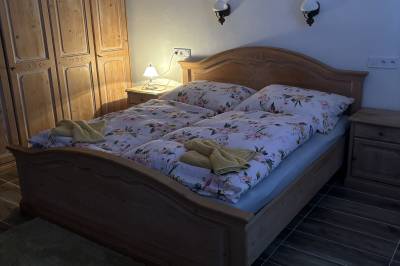 Spálňa s manželskou posteľou, Chata u Miťa, Telgárt