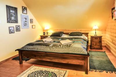 Chata Lucka - spálňa s manželskou posteľou, Chalúpkovo Resort, Liptovská Štiavnica