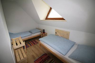 Apartmán č. 1 - spálňa s 1-lôžkovými posteľami, Chata Hôrka, Zálesie