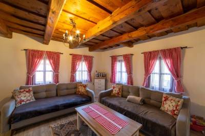 Obývačka s pohovkami, Drevenica Raj, Bystrička