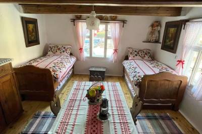 Izba s 1-lôžkovými posteľami, Tradičná slovenská drevenica &quot;Tak ako kedysi&quot;, Komjatná