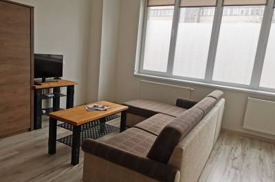 Obývačka so sedačkou a TV, Apartmán, Liptovský Mikuláš