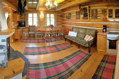 Obývačka prepojená s kuchyňou, Goralská Drevenica, Osturňa