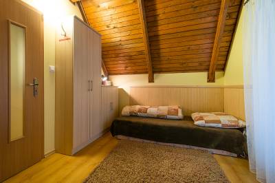 Spálňa s 1-lôžkovou posteľou, Chata Hoľa, Dolný Kubín