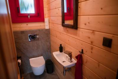Red chalet - samostatná toaleta, Chalets Buky, Vysoké Tatry