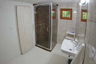 Kúpeľňa so sprchovacím kútom, Chata Malino, Ružomberok
