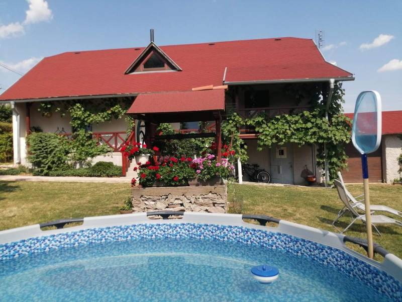 Exteriér ubytovania v obci Viničky s bazénom, Tokaj Guest House, Viničky