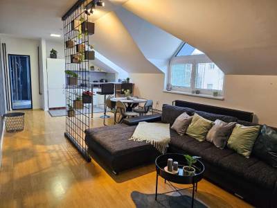 Apartmán s 2 spálňami - obývačka s gaučom, Urban bloom apartments, Liptovský Mikuláš