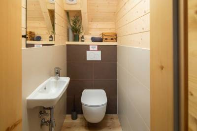 Samostatná toaleta, Chata Pinus, Dolný Kubín