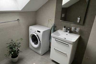 Kúpelňa s toaletou a práčkou, Apartmán Liso, Bobrovec