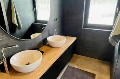 Kúpeľňa na prízemí, Vila ELENT, Stará Lesná