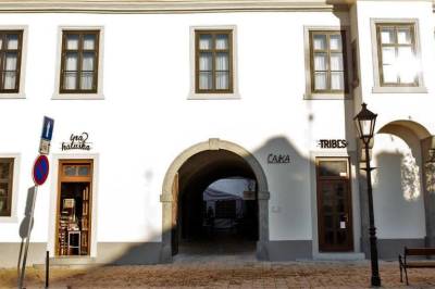 Exteriér historickej budovy v Trnave, Apartments 1620yr, Trnava