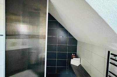 Kúpeľňa so sprchovacím kútom a toaletou, Chalupa Matejko, Liptovský Trnovec