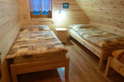 Spálňa s 3 samostatnými posteľami, Chata Katka, Partizánska Ľupča