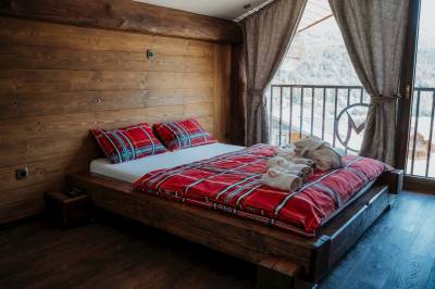 Spálňa s manželskou posteľou, Mountain Chalets - Chalet U býka, Valča