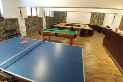 Spoločenská miestnosť so stolným tenisom a biliardom, Chata Alpina, Ružomberok