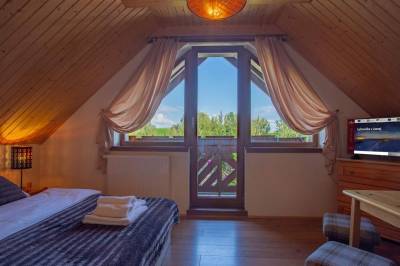 Dvojlôžková izba s balkónom s manželskou posteľou a rozkladacou pohovkou, Villa Flora, Liptovská Sielnica