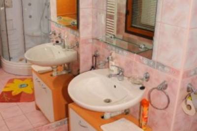 Kúpeľňa so sprchovacím kútom, Rodinný penzión Alpinka, Oščadnica