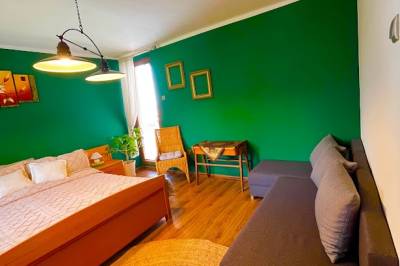 Spálňa s manželskou posteľou a rozkladacím gaučom, Greenroom, Nová Lesná