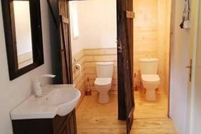 Samostatné toalety, Chalupa pri splave, Staré Hamry
