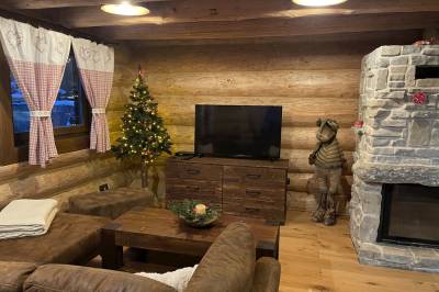 Vianočná obývačka s krbom, Chata Oliver, Mýto pod Ďumbierom