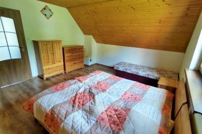Spálňa s manželskou a 1-lôžkovou posteľou, Chalupa SPOLIKO, Čremošné
